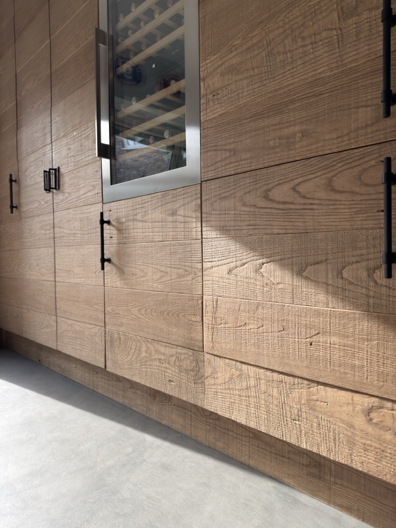 Watermill Lodge — oak kitchen with wine cooler close-up